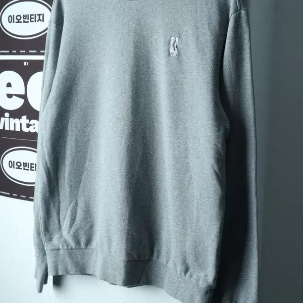 [BUNJANG] NBA Small Logo Sweatshirt Grey / (L-XL) NBA 엔비에이 맨투맨 티셔츠 스몰로고 그레이-H38655