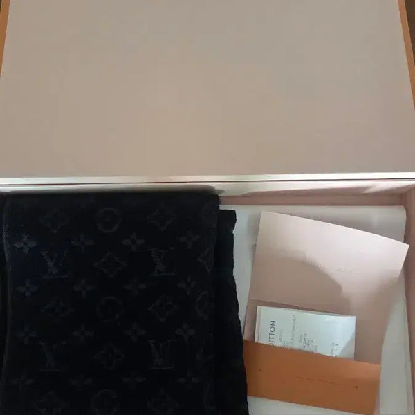 [BUNJANG] Louis Vuitton Monogram Muffler Black M70520 / 루이비통 모노그램 머플러 블랙 M70520