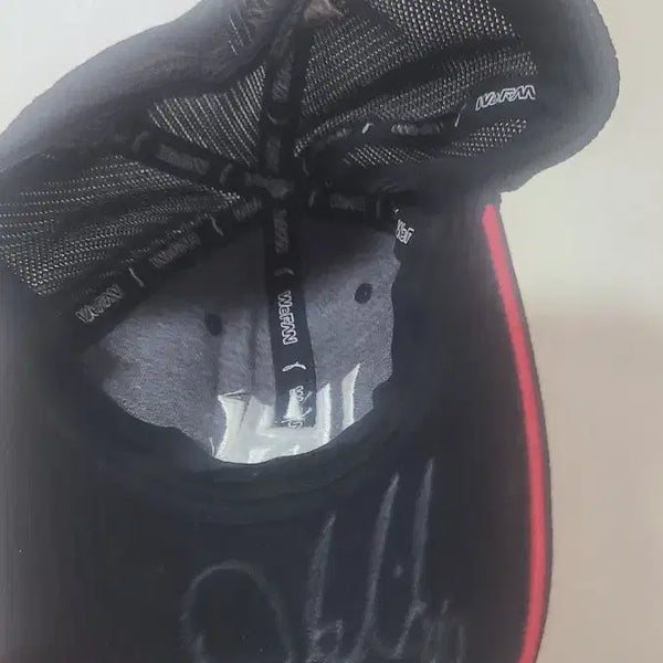 [BUNJANG] KT Wiz Nipperth Signed Baseball Cap / KT 위즈 니퍼트 선수 사인모자 팝니다