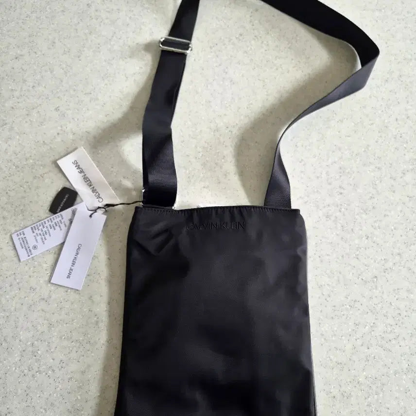 [BUNJANG] Calvin Klein Men's Cross Square Bag / 새상품-테그있음)CK캘빈클라인)Calvin Klein(캘빈 클라인) 남성 보조가방)남성 크로스 사각 백(보조가방)(현대백화점 구입)(할인판매)