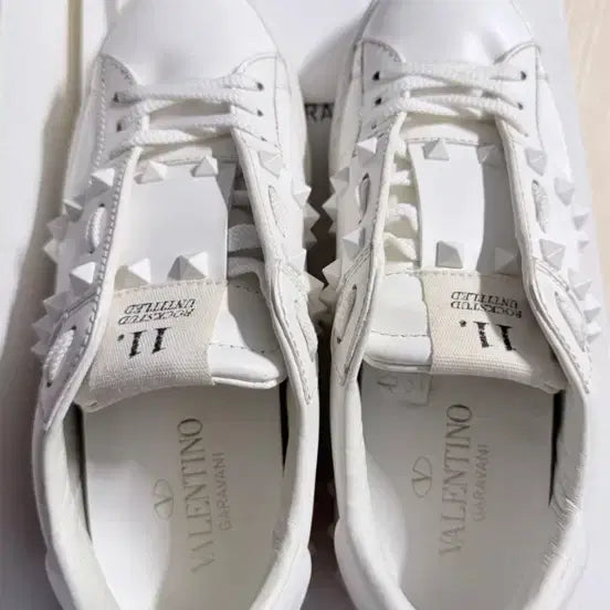 [BUNJANG] Valentino Rockstud Sneakers White / 발렌티노 락스터드 스니커즈 화이트240