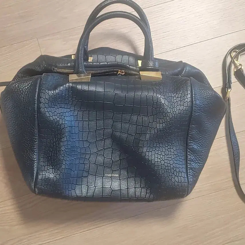 [BUNJANG] Rouge & Lounge Black Croc Embossed Shoulder Bag / 루즈앤라운지 블랙 숄더가방