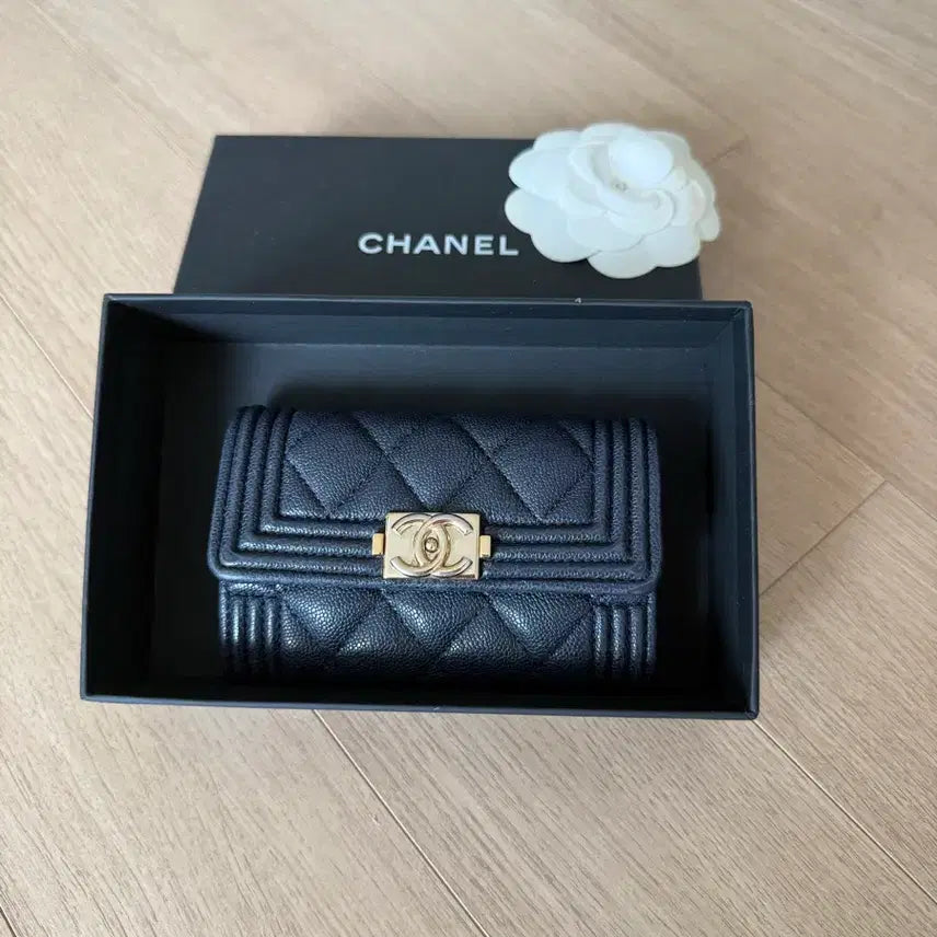 [BUNJANG] Chanel Boy Cardholder Navy Gold Hardware / 샤넬 보이 카드지갑 (네이비 금장)