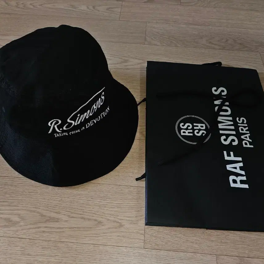 [BUNJANG] Raf Simons Bucket Hat Black / 라프 시몬스 버킷햇 블랙 + 쇼핑백 포함 새상품