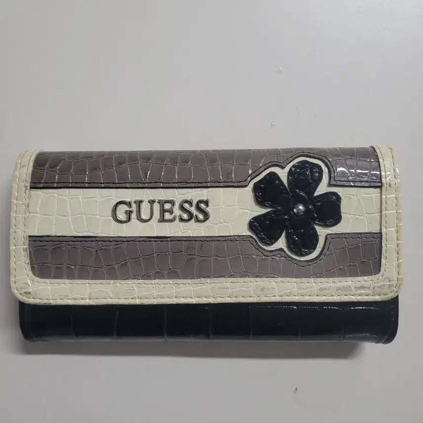 [BUNJANG] Guess Crocodile Pattern Long Wallet with Flower Embellishment / 게스 장지갑