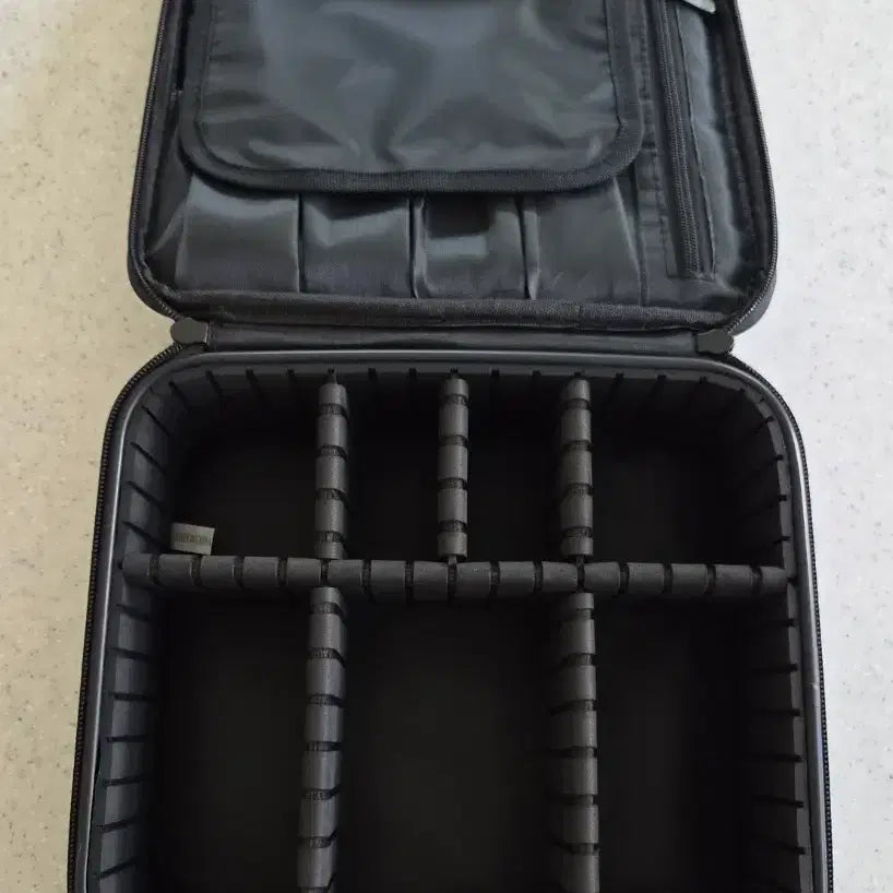 [BUNJANG] Large Makeup Travel Case - Black / 새상품)여행용 메이크업 박스 화장품 가방 대형 파우치 멀티가방 대 사이즈(블랙)(47%할인)