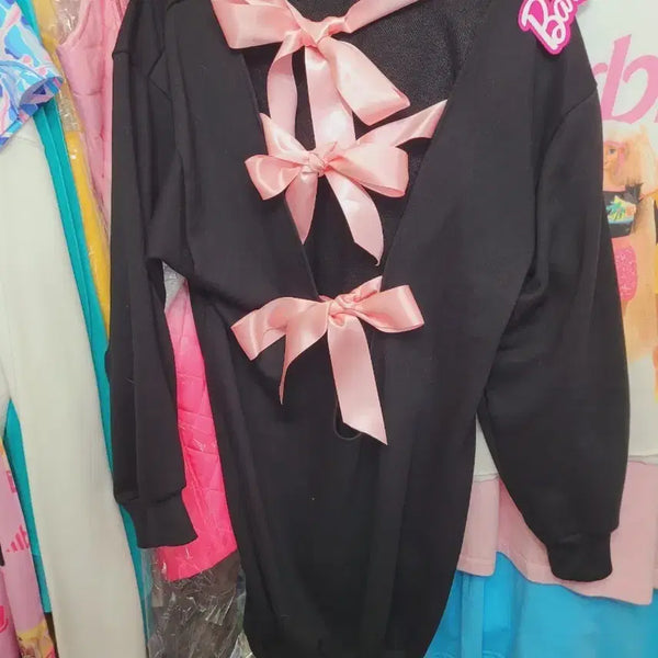 [BUNJANG] Barbie Ribbon Back Slit Sweatshirt Black / 바비 리본 백 트임 맨투맨 블랙 수입