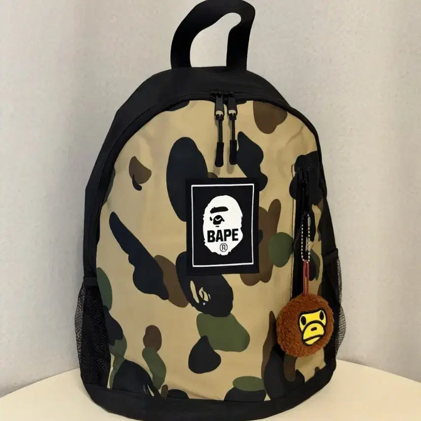[BUNJANG] A Bathing Ape Camo Backpack with Keychain / 베이프 카모 백팩