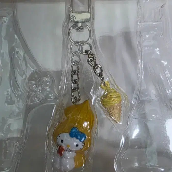[BUNJANG] Olive Young Hello Kitty Udo Peanut Charm / 올리브영 헬로키티 키링 우도 땅콩