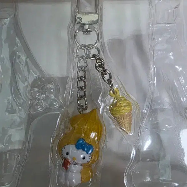[BUNJANG] Olive Young Hello Kitty Udo Peanut Charm / 올리브영 헬로키티 키링 우도 땅콩