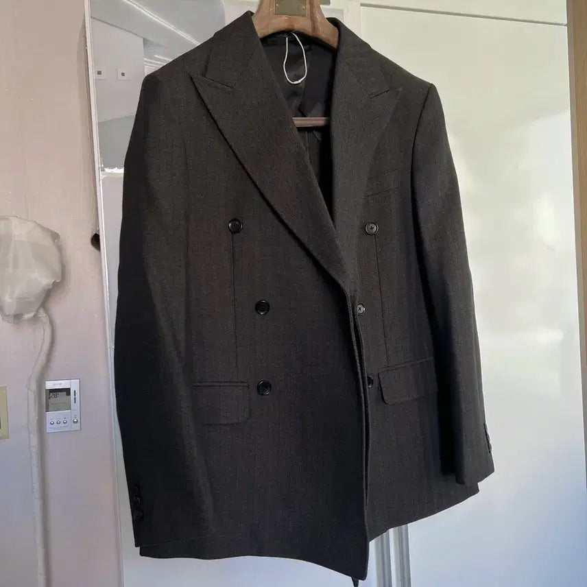 [BUNJANG] Militora Herringbone Double-Breasted Jacket Dark Grey (Size 95M) / 밀리토라 헤링본 더블브레스트 자켓 95m