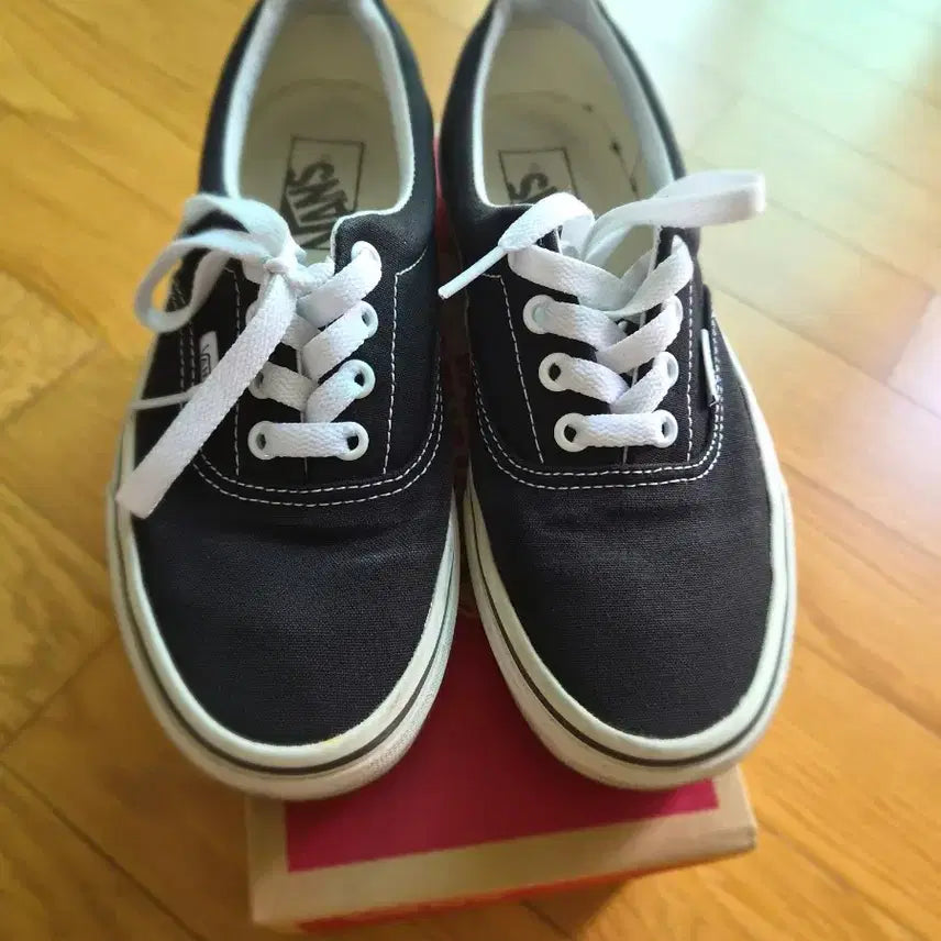 [BUNJANG] Vans Authentic Black Sneakers / 반스 어센틱 블랙 스니커즈 230