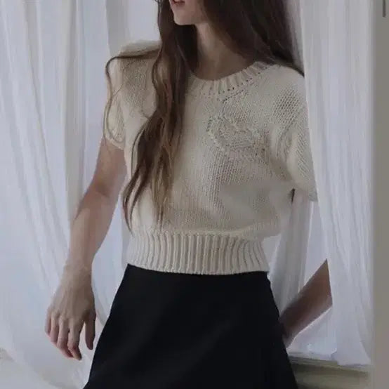 [BUNJANG] Thanat Heart Crop Knit Top / 타낫 하트 크롭 니트 탑