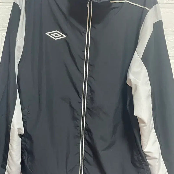 [BUNJANG] Umbro Vintage Windbreaker Jacket Black White / 엄브로 빈티지 바람막이 자켓 블랙 화이트