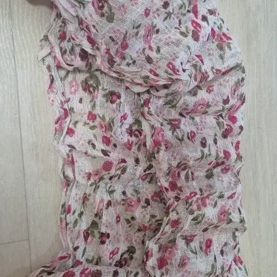 [BUNJANG] Floral Pattern Lightweight Scarf / 플라워 패턴의 얇은 스카프