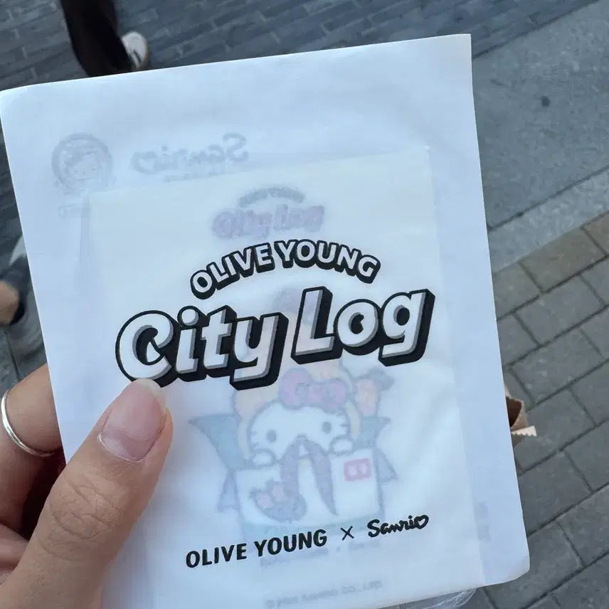 [BUNJANG] Olive Young x Sanrio Hello Kitty Large Sticker / 올영 키티 올리브영 성수 스티커 교환 대왕 리무버씰