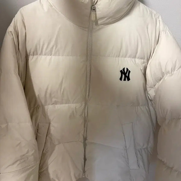 [BUNJANG] MLB New York Yankees Puffer Jacket Beige / MLB 뉴욕 양키스 숏패딩 베이지