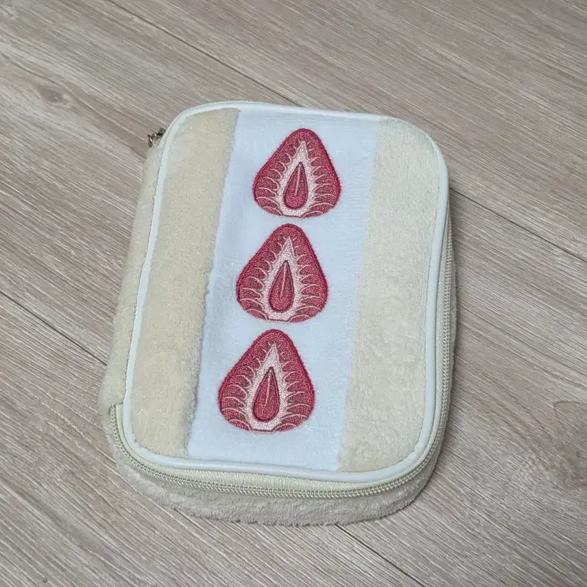 [BUNJANG] Khaite Strawberry Sando Pouch / 캇제 딸기 산도 파우치 정품