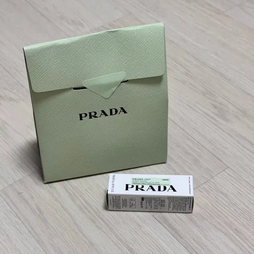[BUNJANG] Prada Glow Balm U020 Rosso (Sealed) / 프라다 글로우밤 U020 로쏘 (미개봉 새상품)