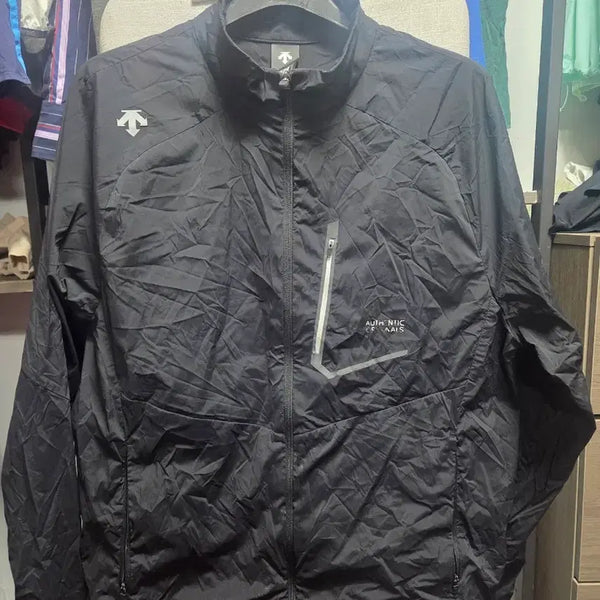 [BUNJANG] Descente Windbreaker Jacket Black / 데상트 바람막이 자켓 블랙