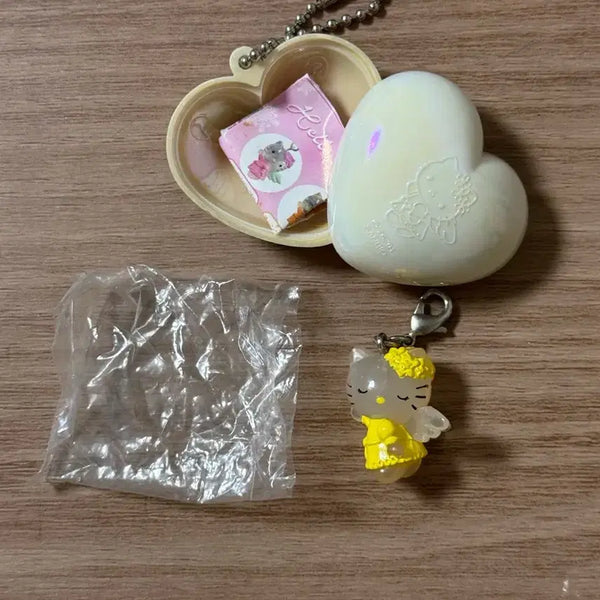 [BUNJANG] Sanrio Hello Kitty Heart Lemon Charm / 고전 하트 레몬 키티 참