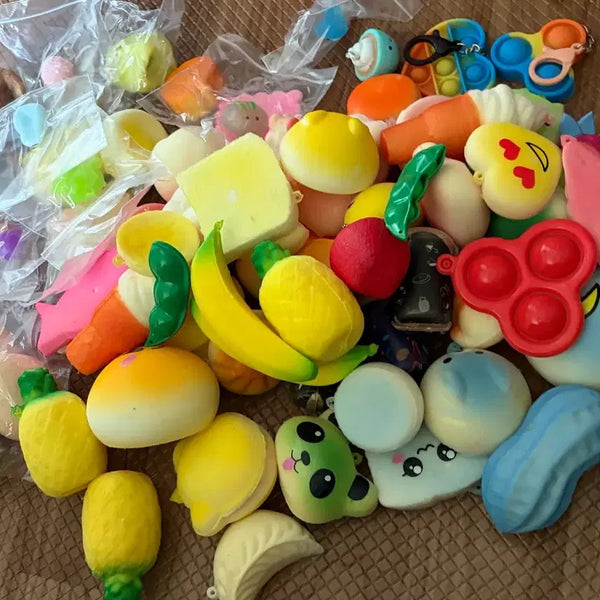 [BUNJANG] Squishy, Mochi, and Squishy Toy Bundle / 문구점 스퀴시70개, 말랑이7개, 모찌