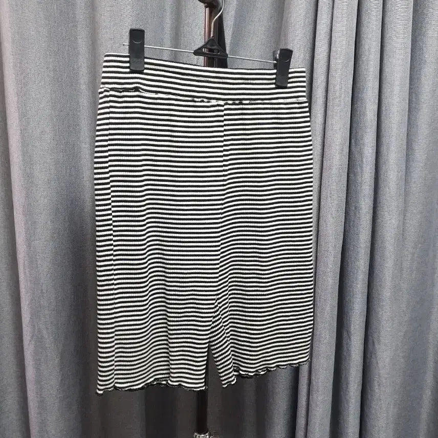 [BUNJANG] Striped Half-Length Shorts / 5부 스트라이프 반바지