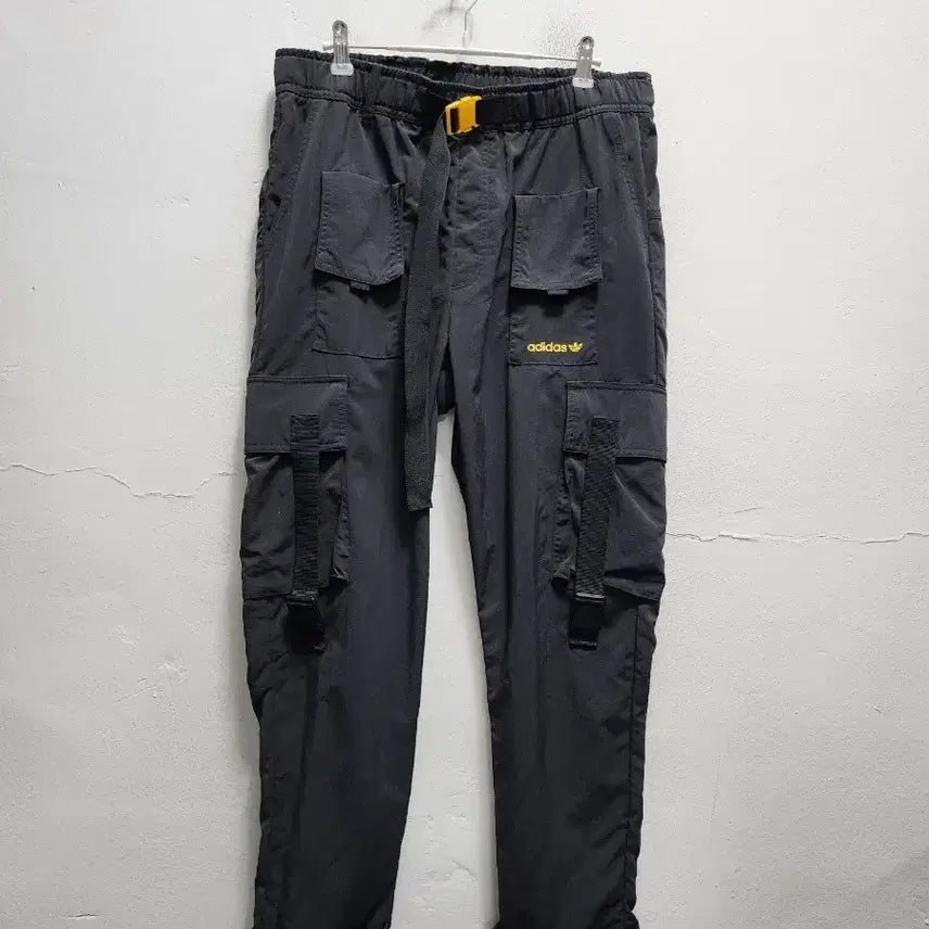 [BUNJANG] Adidas Multi-Pocket Belted Cargo Pants / 아디다스 다중포켓 벨티드 카고바지