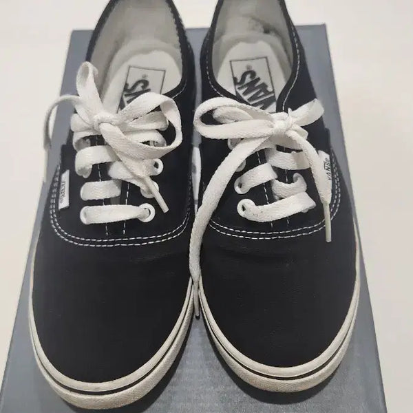 [BUNJANG] Vans Authentic Black Sneakers / 반스 어센틱 블랙 스니커즈 220