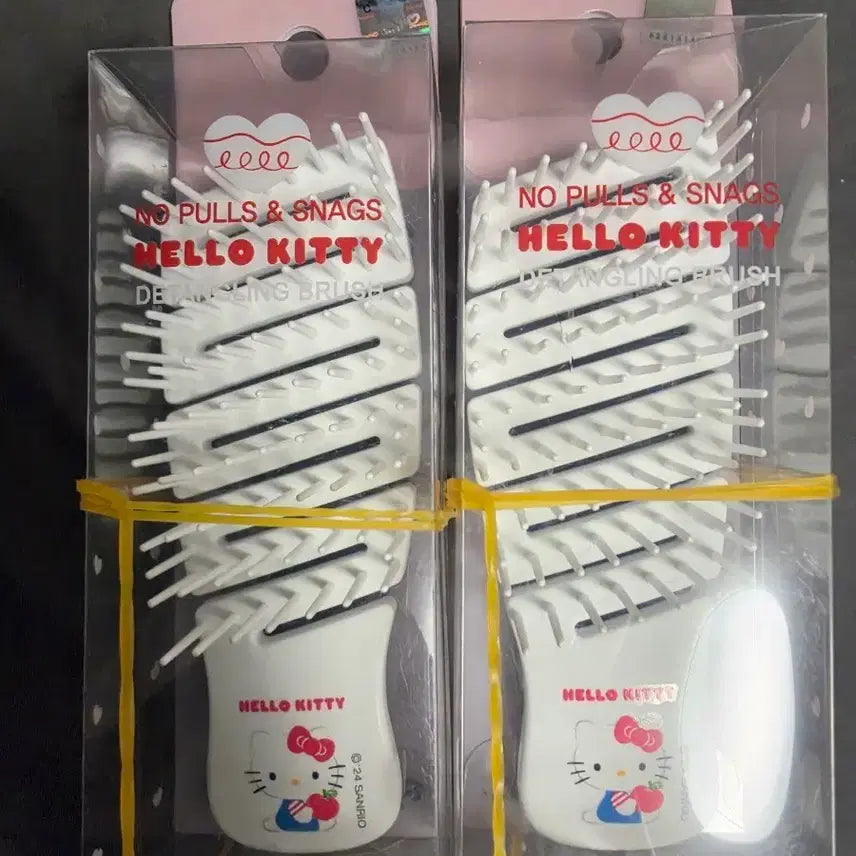 [BUNJANG] Hello Kitty Detangling Brush 2-Piece Set / 헬로키티 디탱글링 브러쉬 2개 세트