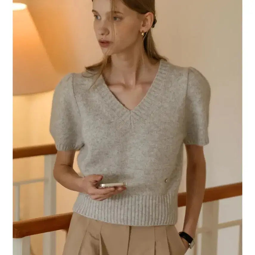 [BUNJANG] Til A:Dae V-Neck Knit Top / 틸아이다이 브이넥 니트탑
