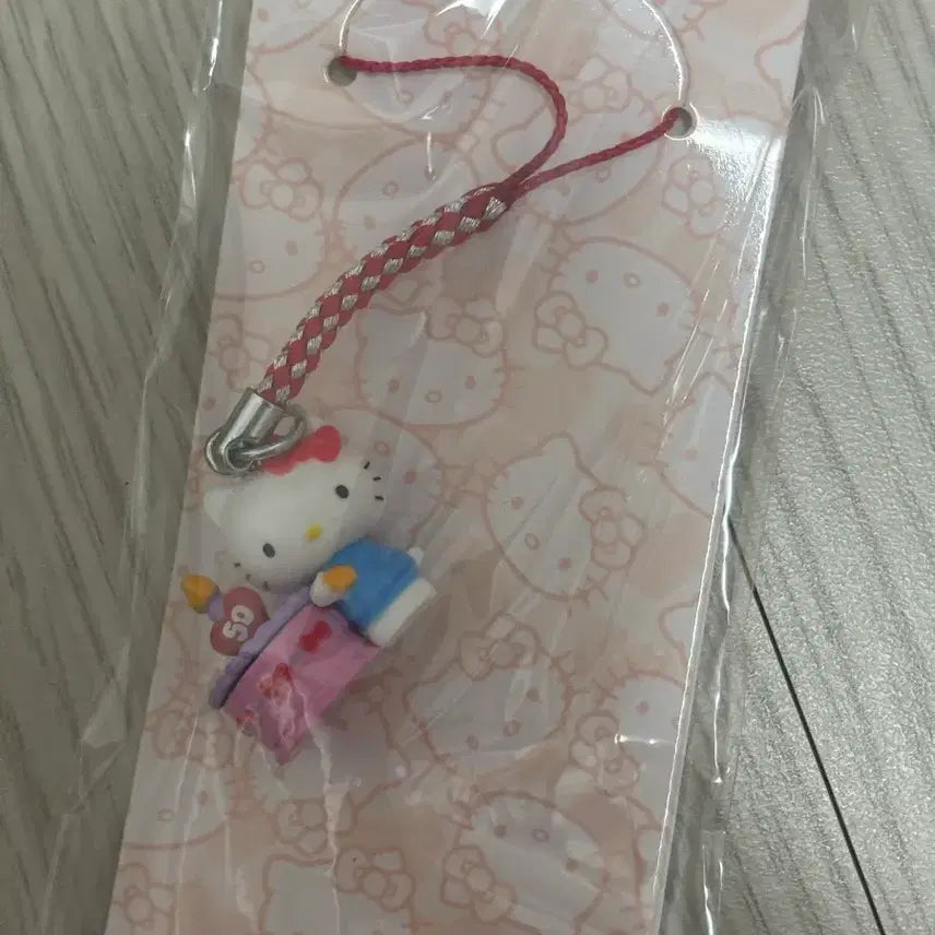 [BUNJANG] Hello Kitty 50th Anniversary Strap Keychain / 헬로키티 50주년 기념 스트랩