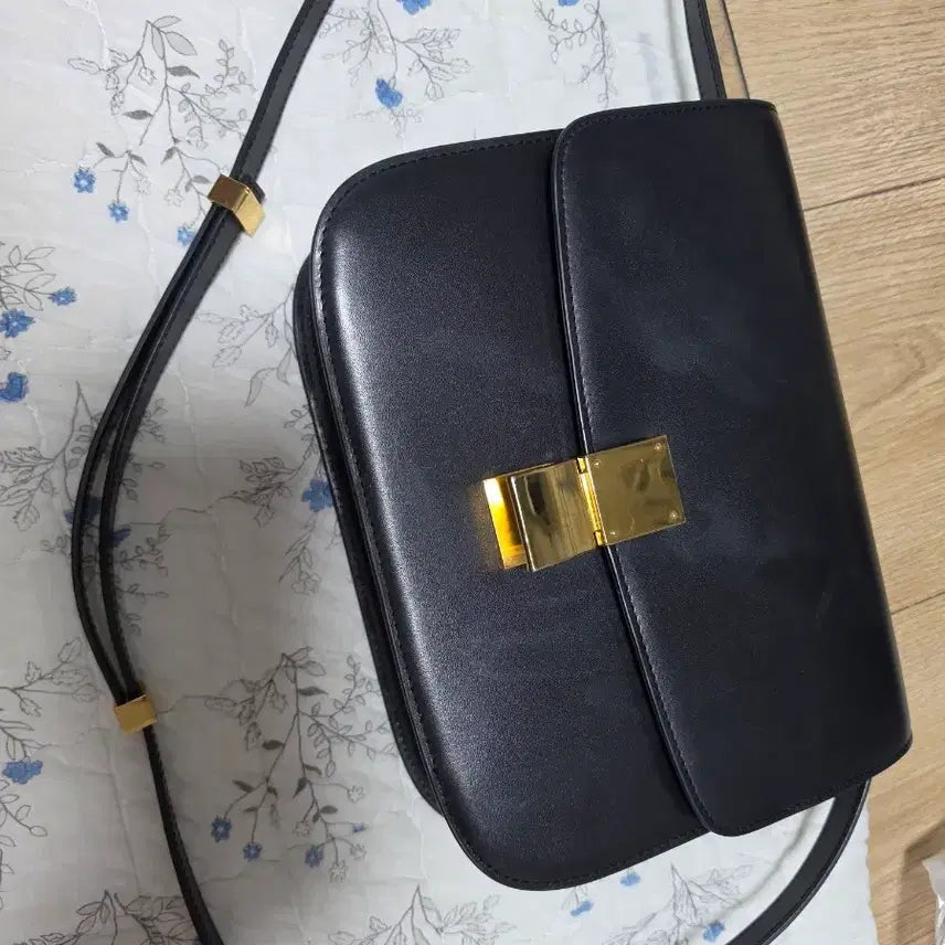 [BUNJANG] Celine Classic Box Bag Black GHW / 셀린느 클래식 박스백 블랙 금장