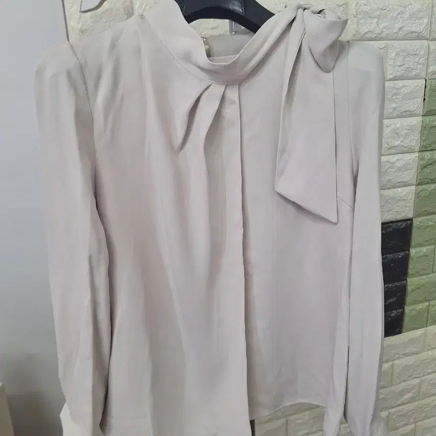 [BUNJANG] Elegant Tie Blouse / 타이 블라우스 새상품 5만원대사이즈 55ㅡ66 가슴단면47cm총장