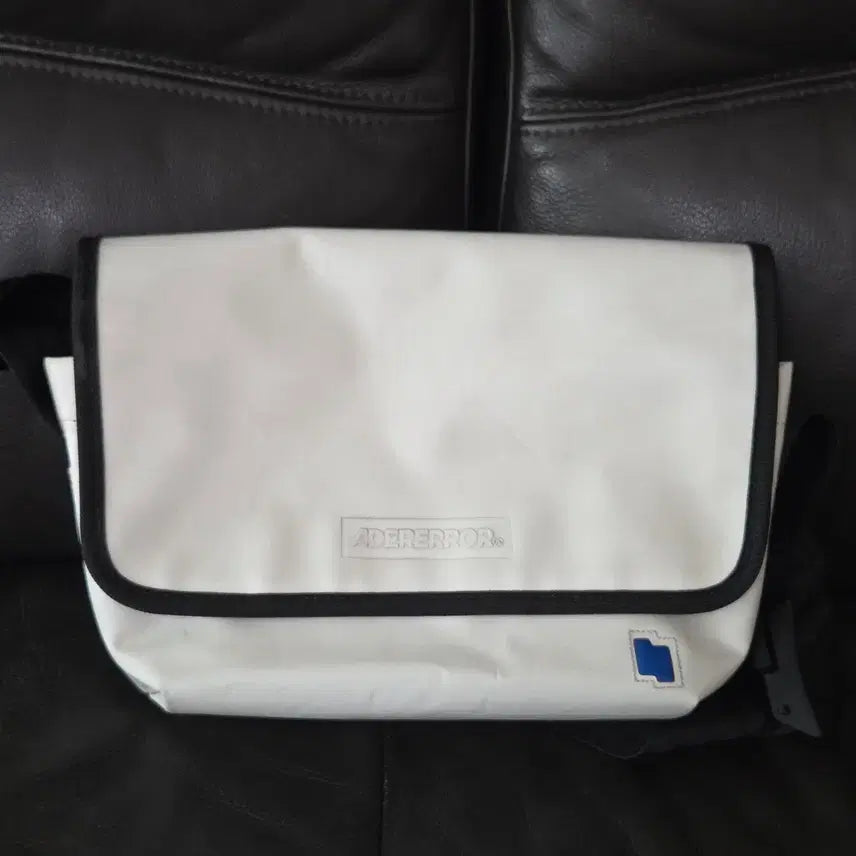 [BUNJANG] Ader Error Small Trace Easty Messenger Bag / 아더에러 스몰 트레이스 이스티 메신저백
