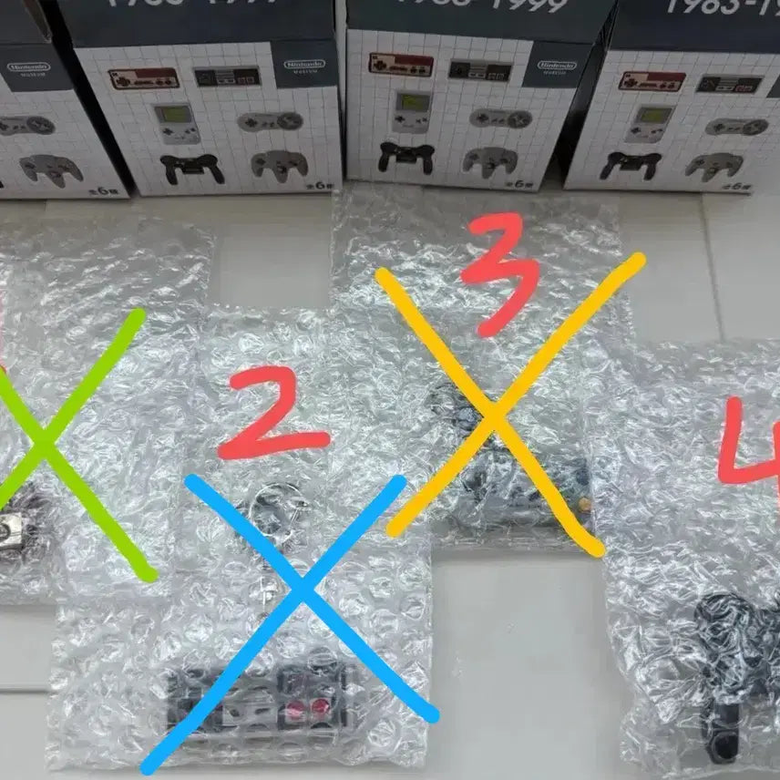 [BUNJANG] Nintendo Museum Keychain (1983-1999) / 닌텐도 뮤지엄 키링(1983-1999)