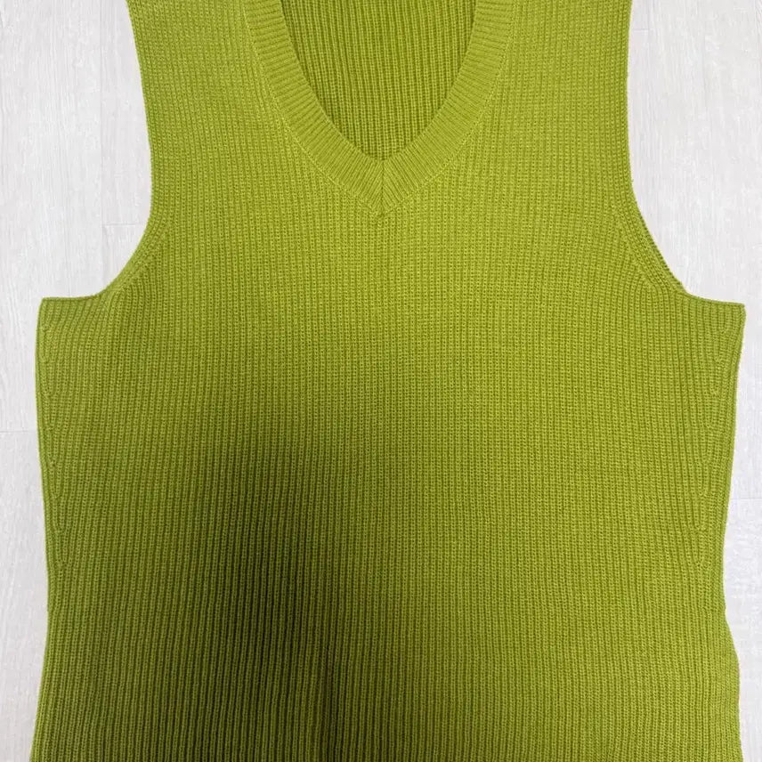 [BUNJANG] Insilence V-Neck Knit Vest / 인사일런스 브이넥 니트 조끼 베스트