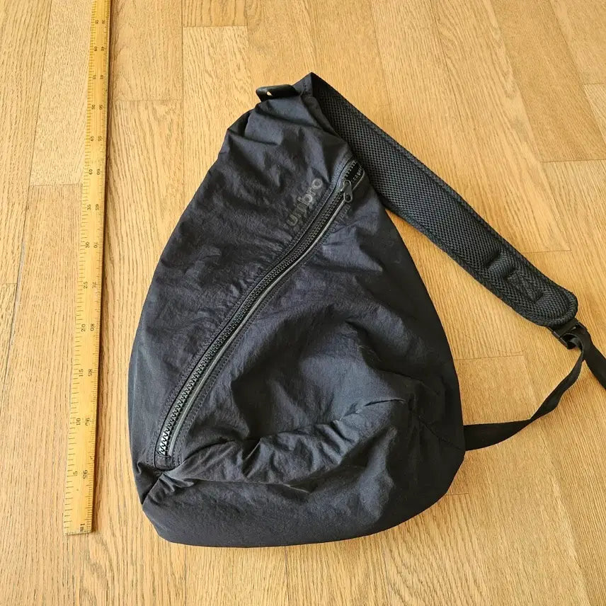 [BUNJANG] Umbro Sling Bag Black / 엄브로슬링백