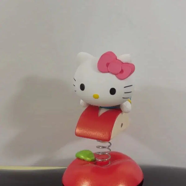 [BUNJANG] Hello Kitty Apple Series Spring Figure / 헬로키티 사과시리즈 랜덤 스프링 피규어