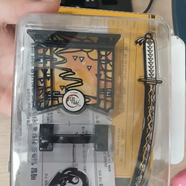 [BUNJANG] Mom's Touch x Demon Slayer Collaboration Zenitsu Keychain with Stand / 젠이츠->시노부  교환 글