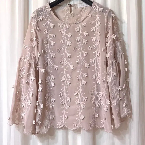 [BUNJANG] Caramel Flower Embroidered Blouse / Caramel 플라워 블라우스 55-55반 거의새것