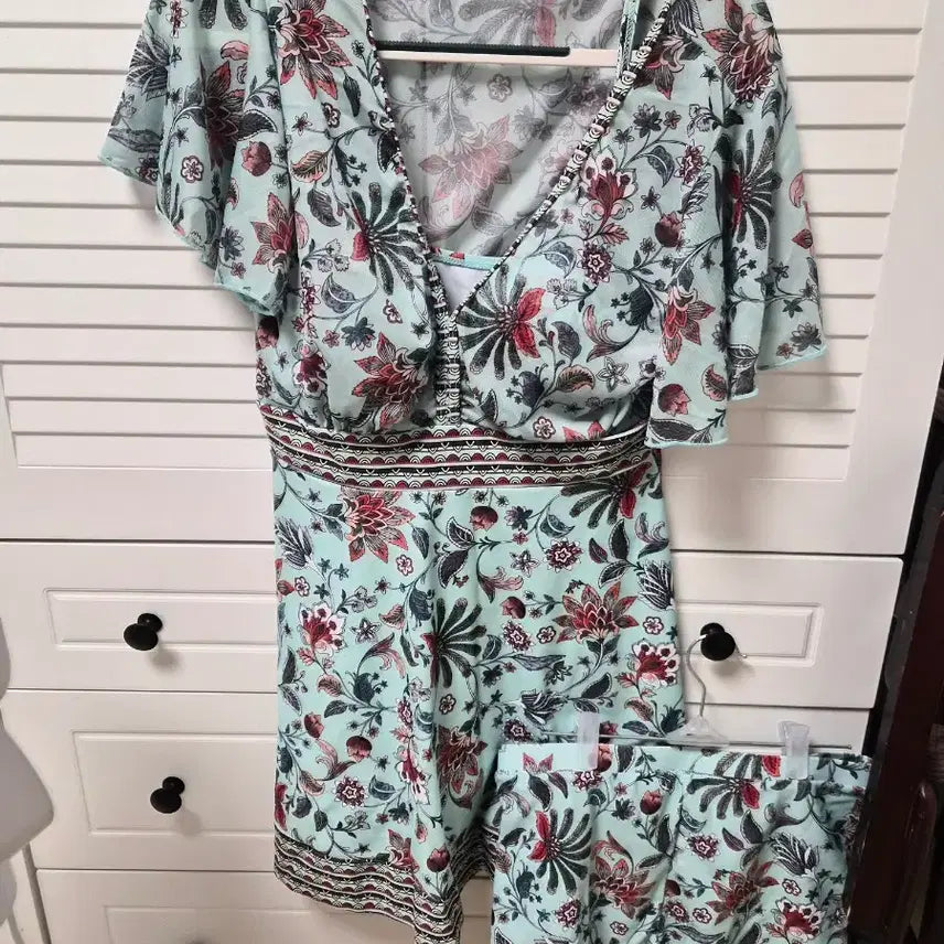 [BUNJANG] Floral Pattern Swimsuit Set / 플로럴 패턴 수영복 세트