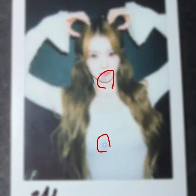 [BUNJANG] tripleS Seobin Signed Polaroid / tripleS 트리플에스 공유빈 싸인 폴라로이드