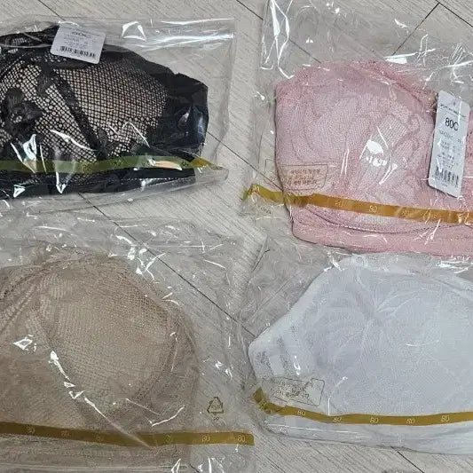 [BUNJANG] Shinyoung Wacoal Lace Bra (80C) - 4 Set Bundle / [새상품] 신영와코루 레이스 브라 80C 4개