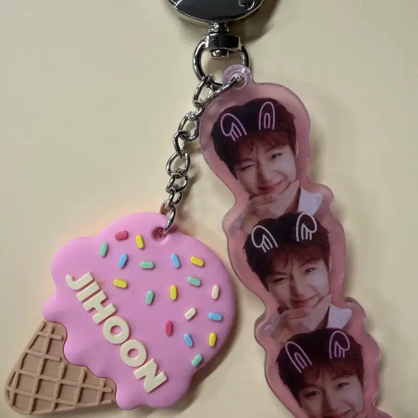 [BUNJANG] Park Jihoon Ice Cream Keychain / 배라 박지훈 키링