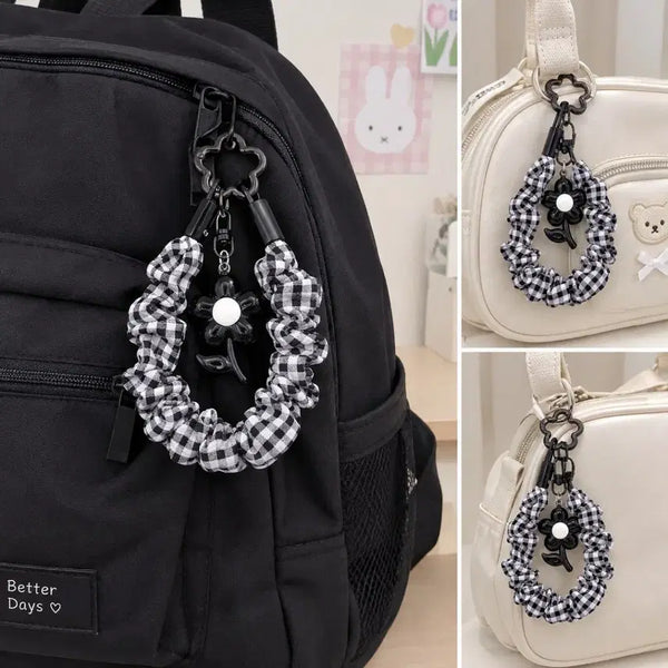 [BUNJANG] Checkered Scrunchie Keychain with Flower Pendant / 체크무늬 곱창끈 키링