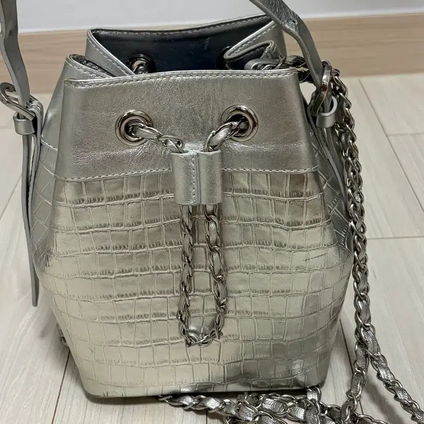 [BUNJANG] Heureh & She Numbering Bag Silver Backpack / 허앤쉬 넘버링백 실버 (백팩)