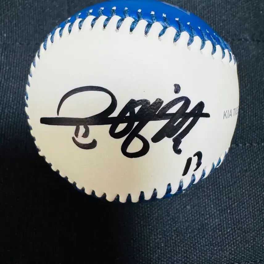 [BUNJANG] Yoon Young-chul Signed Baseball / 기아타이거즈 윤영철 선수 싸인볼