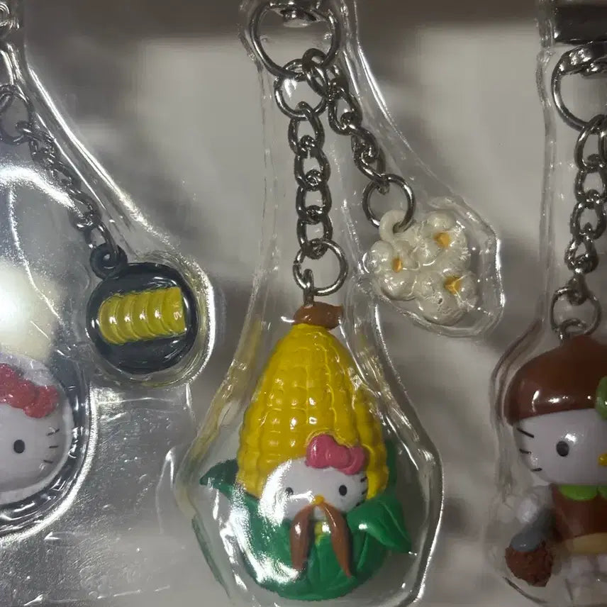 [BUNJANG] Hello Kitty Corn Charm Keychain / 올리브영 텐바이텐 헬로키티 키링 옥수수 강릉 지역 식사