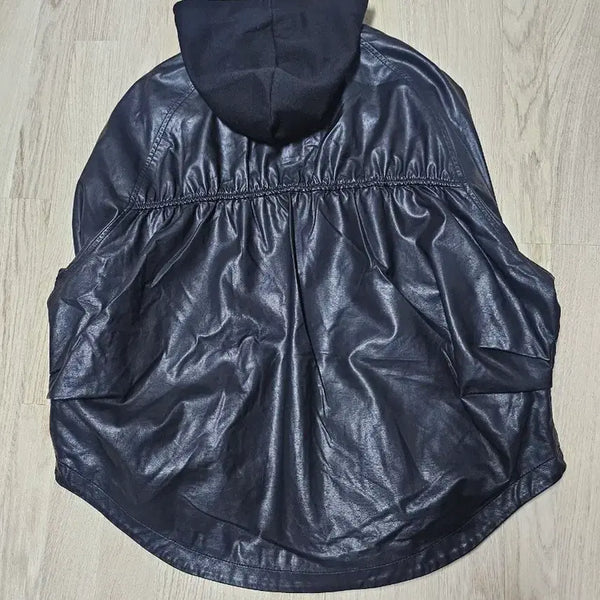 [BUNJANG] Black Leather Hooded Jacket / 블랙 레더 후드 자켓. 프리 약간 박스 스타일이라 77까지 가능할 듯합니다.